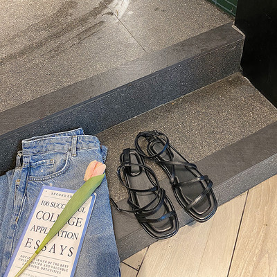 Κομψά γυναικεία σανδάλια από οικολογικό δέρμα με επίπεδη σόλα