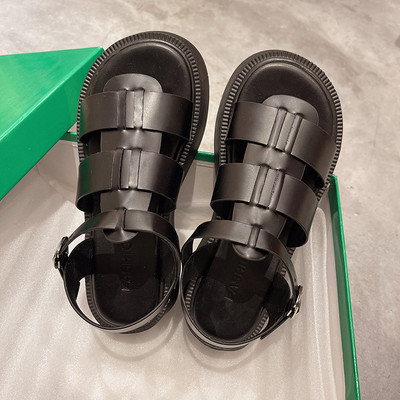 Γυναικεία πέδιλα από faux δέρμα με επίπεδη σόλα