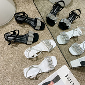 Sieviešu sandales ar akmeņiem melnā un baltā krāsā - zems papēdis