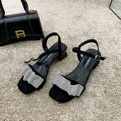 Sieviešu sandales ar akmeņiem melnā un baltā krāsā - zems papēdis