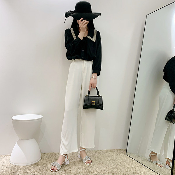 Sieviešu sandales ar akmeņiem melnā un baltā krāsā - zems papēdis