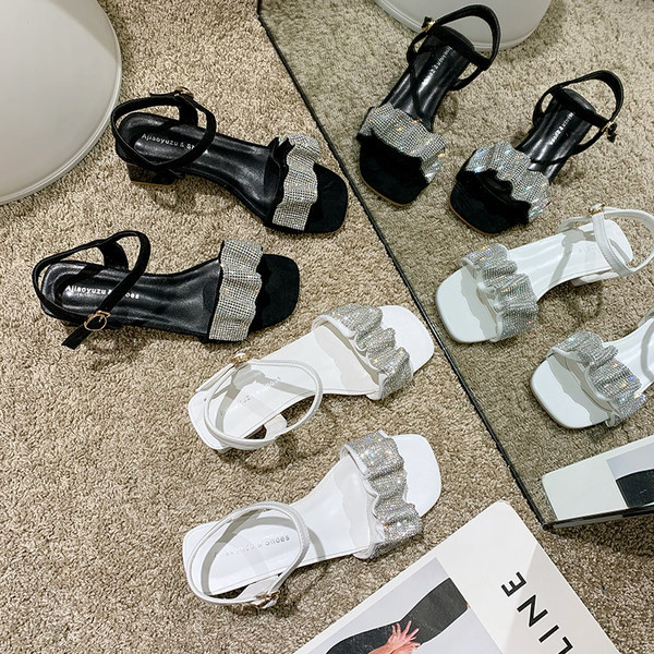 Sieviešu sandales ar akmeņiem melnā un baltā krāsā - zems papēdis