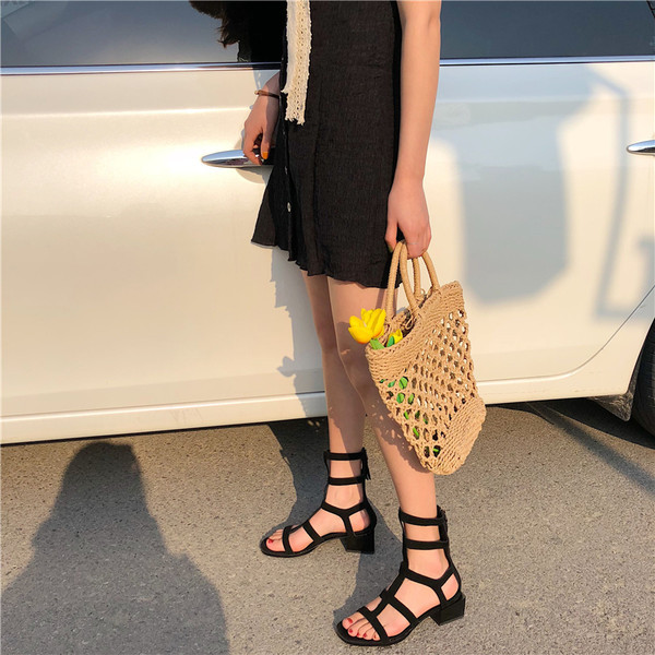 Modernas sieviešu sandales ar papēdi un rāvējslēdzēju