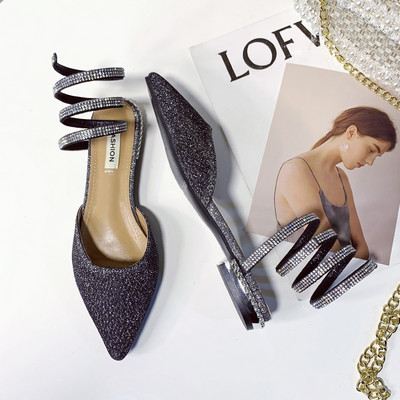 Stilīgas sieviešu sandaļu smails raksts ar dekoratīviem akmeņiem