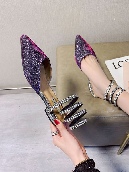 Stilīgas sieviešu sandaļu smails raksts ar dekoratīviem akmeņiem