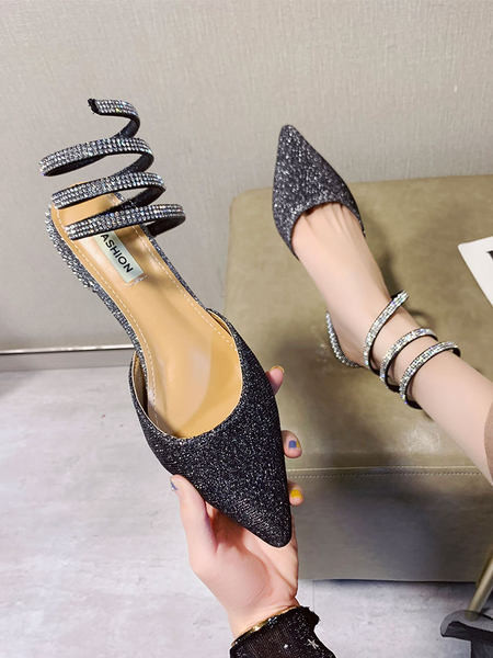 Stilīgas sieviešu sandaļu smails raksts ar dekoratīviem akmeņiem