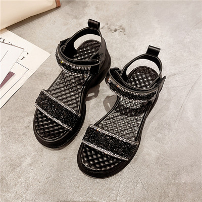 Sieviešu sandales ar spīdīgu efektu un ielāpiem