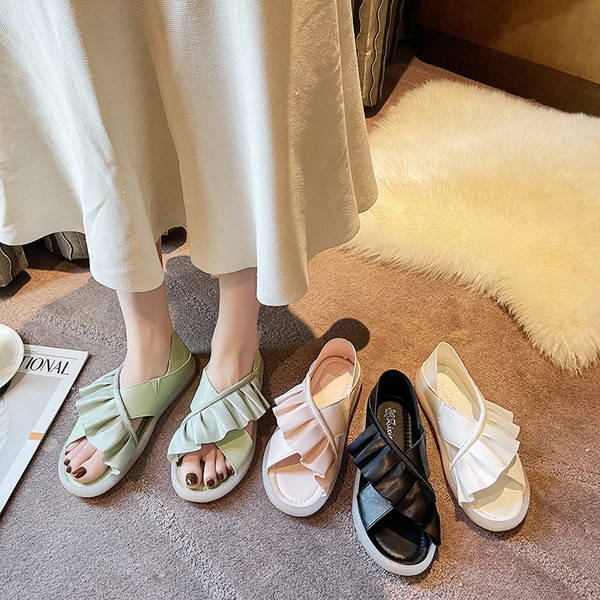 Vienkārša modeļa sieviešu sandales no eko ādas