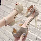 Νέο μοντέλο κομψά σανδάλια με αγκράφα και τακούνι ύψους 11 εκατοστών