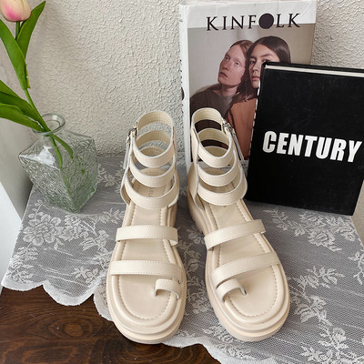 Μοντέρνα γυναικεία σανδάλια με ψηλή επίπεδη σόλα και φερμουάρ