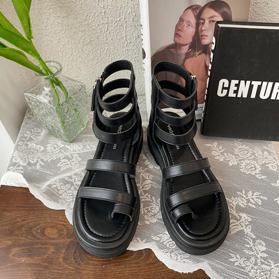 Μοντέρνα γυναικεία σανδάλια με ψηλή επίπεδη σόλα και φερμουάρ