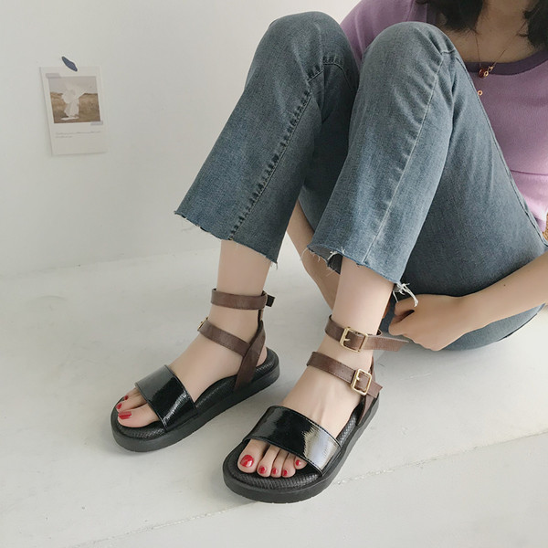 Sandale de dama actuale cu talpa plata si catarama model uni