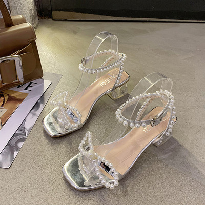 Κομψά γυναικεία ψηλοτάκουνα πέδιλα με διακοσμητικές πέλρες