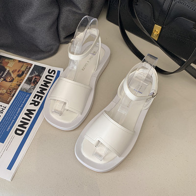 Γυναικεία casual πέδιλα από faux δέρμα σε λευκό και μαύρο χρώμα