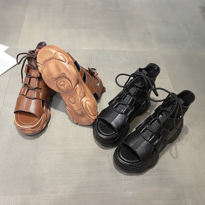 Дамски модерни сандали с връзки в кафяв и черен цвят 