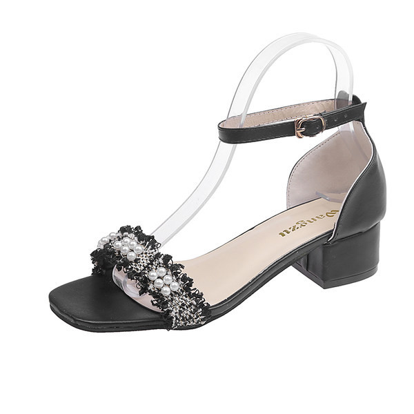 Μοντέρνα γυναικεία σανδάλια με τακούνι και πέρλες