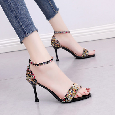 Modernas sieviešu sandales ar akmeņiem un 8 cm augstu papēdi