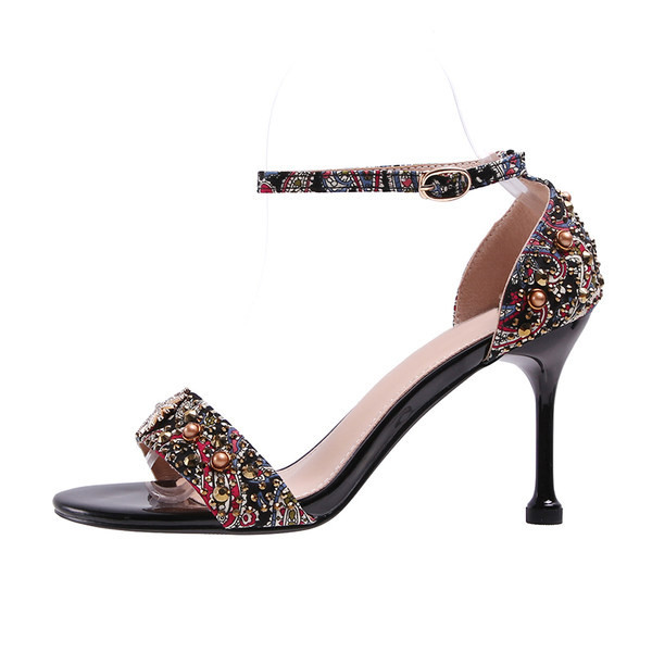 Modernas sieviešu sandales ar akmeņiem un 8 cm augstu papēdi