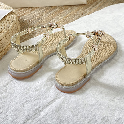 Sieviešu ikdienas sandales ar akmeņiem un plakanu zoli