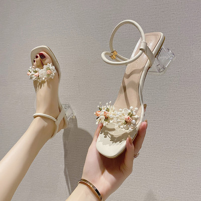 Модерни дамски сандали на ток с декоративни цветя