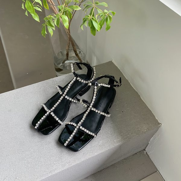 Model nou de sandale dama in doua culori cu perle