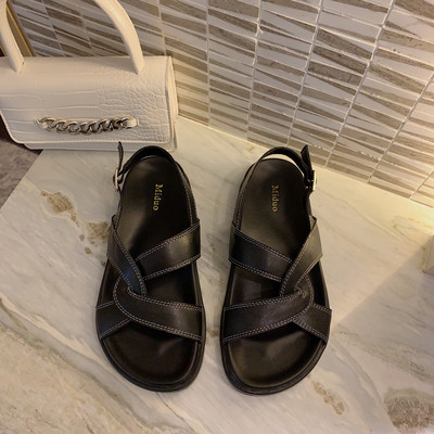 Γυναικεία σανδάλια με επίπεδη σόλα από faux δέρμα