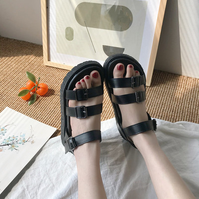 Casual γυναικεία σανδάλια με απλό μοντέλο με αγκράφα