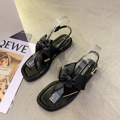 Μοντέρνα γυναικεία σανδάλια με επίπεδη σόλα και κορδέλα