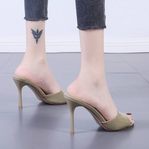 Νέο μοντέλο γυναικείες παντόφλες από faux δέρμα με τακούνι ύψους 8 εκατοστά