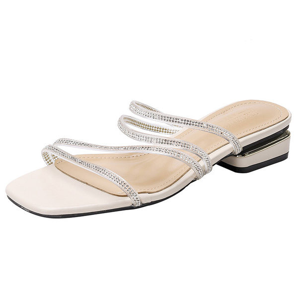Casual γυναικείες παντόφλες με πέτρες και χαμηλό τετράγωνο τακούνι 2,5 εκ