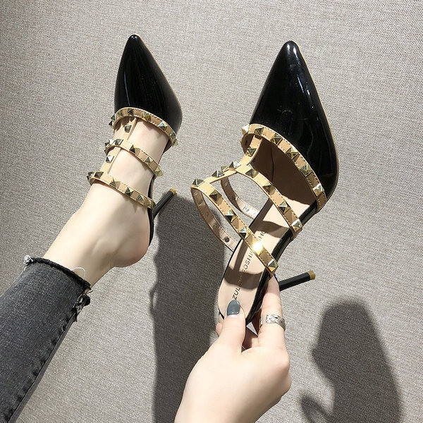 Κομψές γυναικείες παντόφλες μυτερό μοντέλο από ψηλά τακούνια