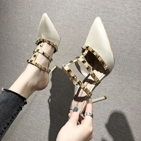 Κομψές γυναικείες παντόφλες μυτερό μοντέλο από ψηλά τακούνια