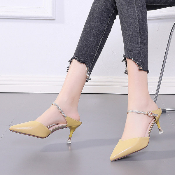 Νέο μοντέλο γυναικείες παντόφλες από μυτερό faux δέρμα με πέτρες