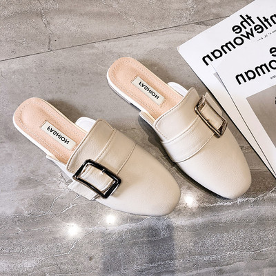 Papuci de damă cu model rotunjit cu cataramă