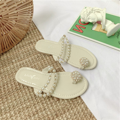 Papuci de dama actuali cu talpa plate si perle