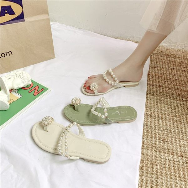 Papuci de dama actuali cu talpa plate si perle