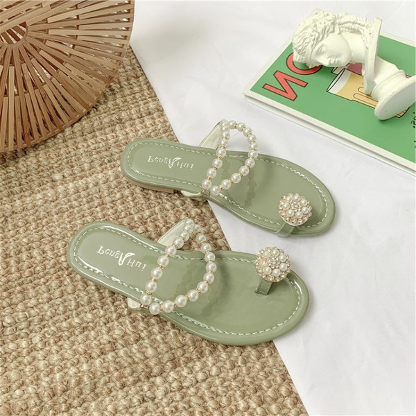 Papuci de dama actuali cu talpa plate si perle