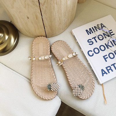 Μοντέρνες γυναικείες παντόφλες σε δύο μοντέλα