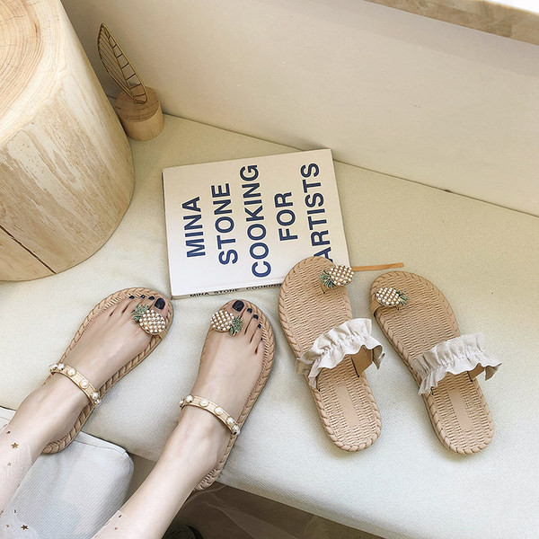 Μοντέρνες γυναικείες παντόφλες  σε δύο μοντέλα