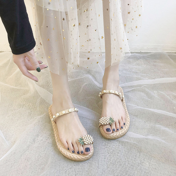 Μοντέρνες γυναικείες παντόφλες  σε δύο μοντέλα