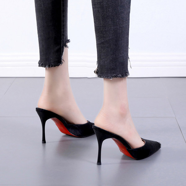 Model nou de papuci dama inchisi cu toc inalt 8 cm