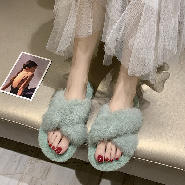 Sieviešu stilīgas čības ar plakanu zoli un dūnu