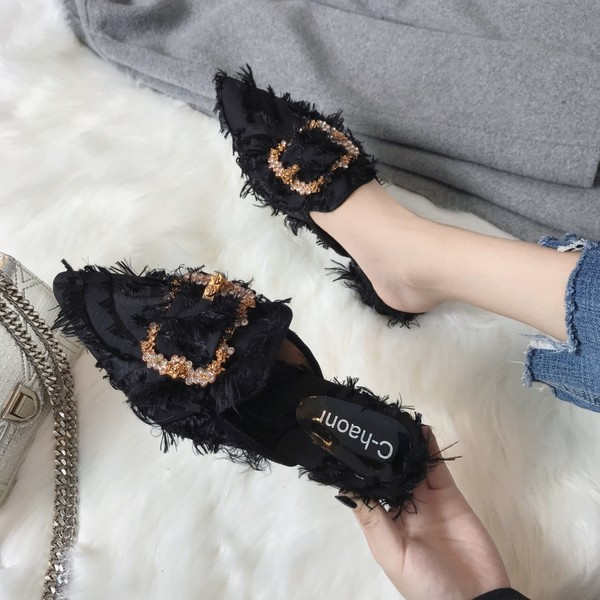 Actual papuci de dama model ascutit cu catarama