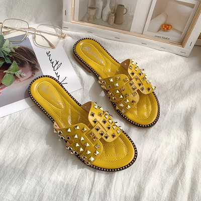 Papuci moderni de dama cu talpa plate si carouri metalice