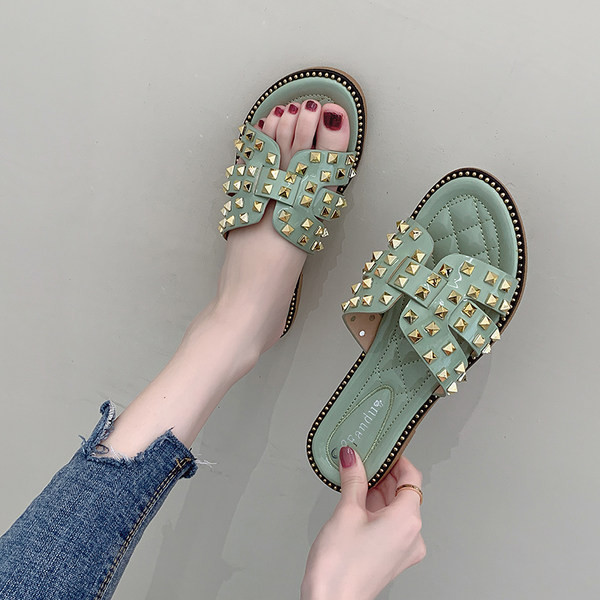 Papuci moderni de dama cu talpa plate si carouri metalice