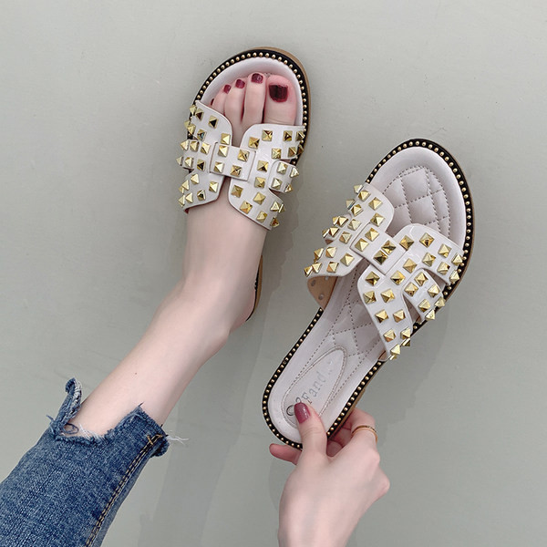 Papuci moderni de dama cu talpa plate si carouri metalice