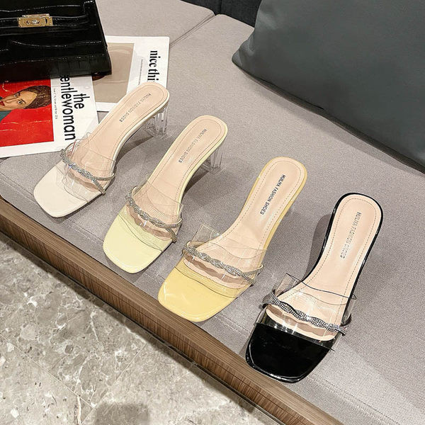 Model nou de papuci de dama cu curea din silicon cu pietre