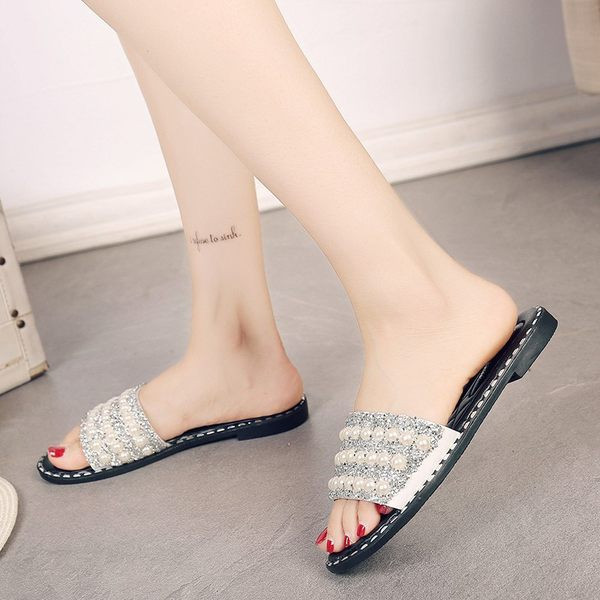 Ikdienas sieviešu čības ar plakanām zolēm un pērlēm