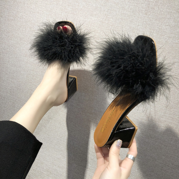 Papuci de damă eleganti, cu toc înalt, cu puf