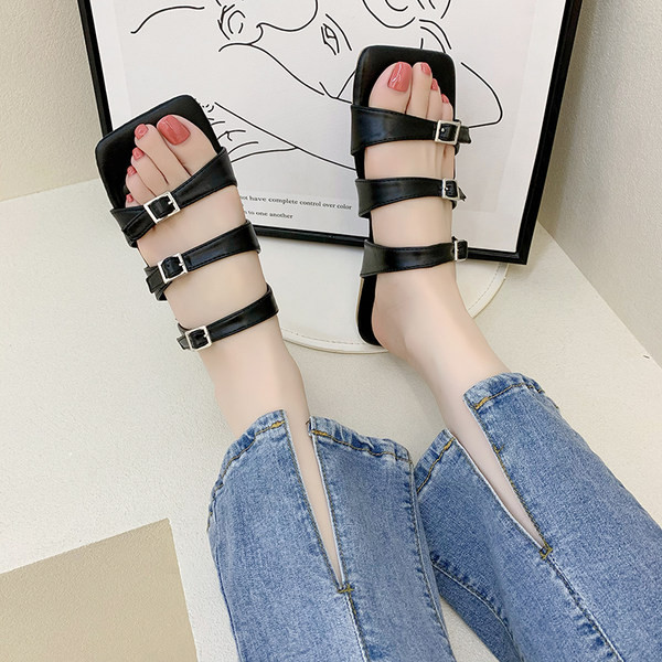 Sieviešu mākslīgās ādas čības ar sprādzi un plakanu zoli